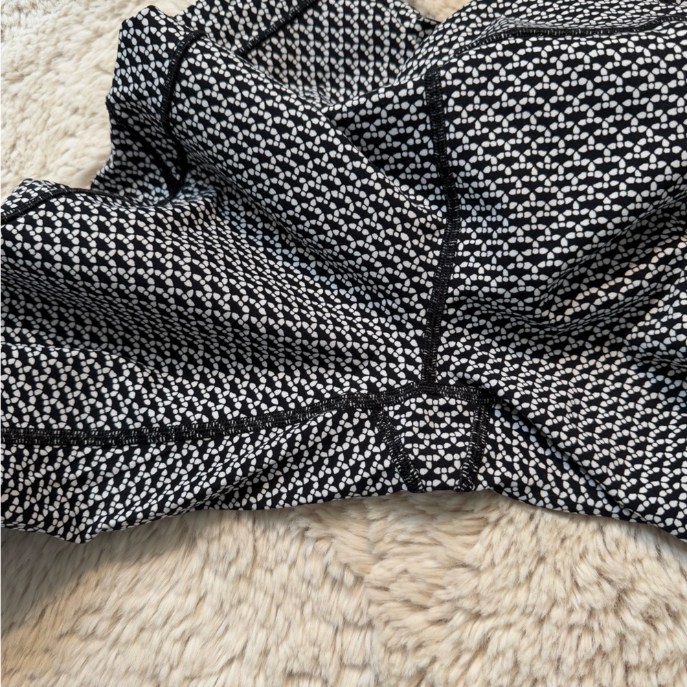 Lululemon In Movement 7/8 Tight Monochromic Black - Size 6 - Picture 15 of 16